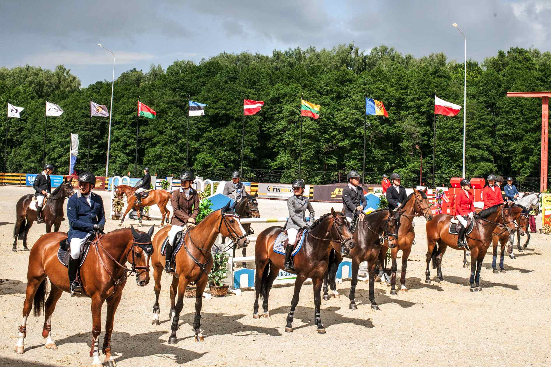 Лошадки соревнования. Национального конного парка «Русь»,. Конно-спортивные соревнования. Конные соревнования. Лошадь на соревнованиях.