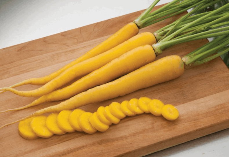 Почему морковь желтая?